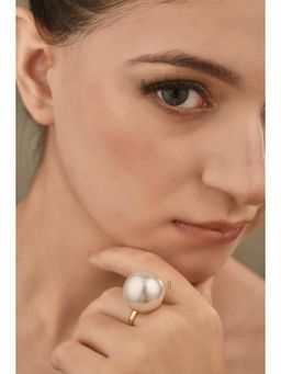 ANANA - White Varuni Ring