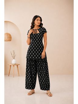 DEASHA INDIA - Women's Black Cotton Solid Kurti and Farshi Pant