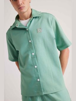 Muvazo - Green Cotton Blend Solid/Plain Collar Neck Shirt