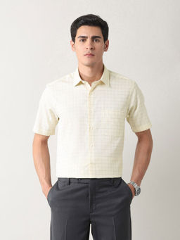 Arrow - Men Yellow Checks Formal Shirt