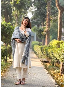 The Hemming Bird - Grey Embroidered Chanderi Kurta with Pant and Dupatta