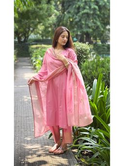The Hemming Bird - Dusty Rose Cotton Block Print Kurta with Pant and Dupatta
