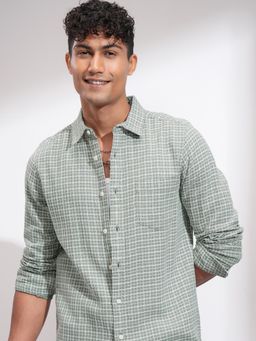 HIGHLANDER - Men Comfort Fit Spread Collar Checks Cotton Casual Shirt