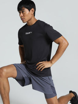 Puma - GRAPHICS TRAINING VERTICAL L Men Black T-Shirt