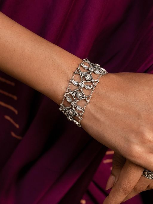Shaya by CaratLane 925 Silver Shaya by CaratLane White Mauj Masti Bracelet In 925 Oxidised Silver