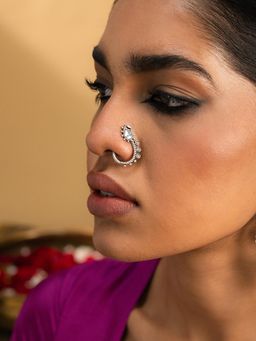 Shaya by CaratLane - 925 Silver Shaya by CaratLane White Mast Mahaul Nose Pin In 925 Oxidised Silver