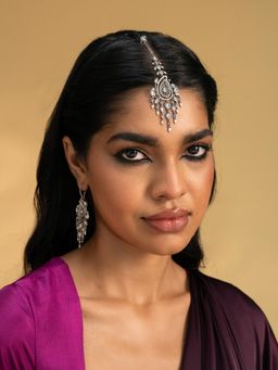 Shaya by CaratLane - 925 Silver Shaya by CaratLane White Mast Mahaul Maang Tikka In 925 Oxidised Silver