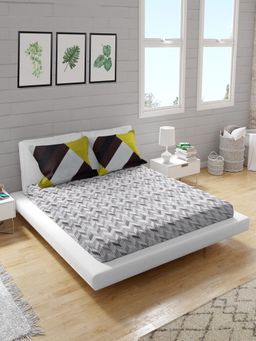 Threadwear - Grey Geometric 400 Tc Cotton Flat Bedsheet with 2 Pillow Covers (King)