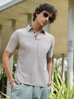 Campus Sutra - Men Bone Grey Seamless Waffle Polo T-Shirt