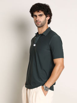 Campus Sutra - Men Sacramento Green Seamless Solid Polo T-Shirt