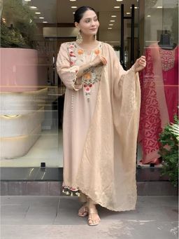 Anveri Textiles - Women Cream Viscose Embroidered Kurta with Pant and Dupatta
