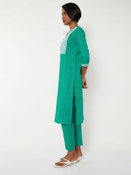 max - Women Green Cotton Blend Embroidered Kurta and Pant
