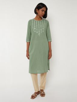 max - Women Green Cotton Blend Embroidered Straight Kurta