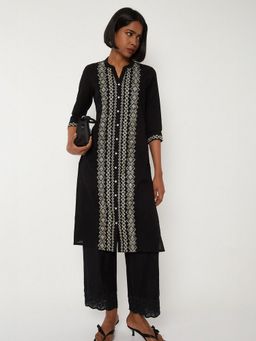 max - Women Black Cotton Blend Embroidered Straight Kurta