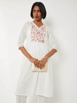 max - Women White Cotton Blend Embroidered Straight Kurta