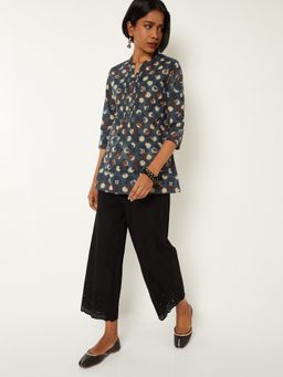 max - Women Blue Cambric Floral Printed Straight Kurti