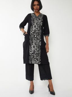 max - Women Embroidered Black Straight Kurta