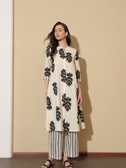 Pink Fort - Women Off White Pure Cotton Abstract Kurta with Pant