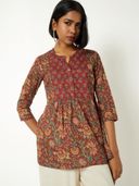 Red color option, Sold out, Currently selected