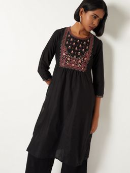 max - Women Black Polyester Blend Embroidered Straight Kurta