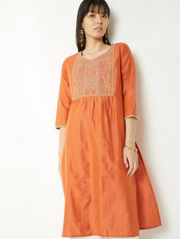 max - Women Embroidered Orange Straight Kurta