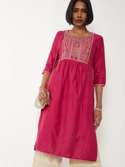max - Women Embroidered Pink Straight Kurta