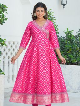 ARAMYA - Women Pink Chanderi V-Neck Printed Kurta