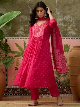 Vastramyaa - Women Pink Cotton Blend Embroidered Kurta With Pant & Dupatta