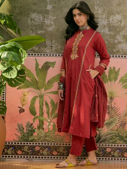 Vastramyaa - Women Maroon Cotton Blend Embroidered Kurta With Pant & Dupatta