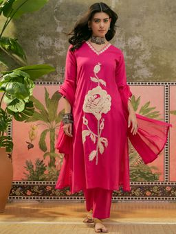 Vastramyaa - Women Pink Cotton Blend Floral Kurta With Pant & Dupatta