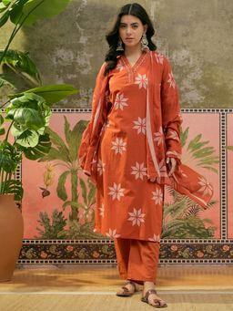 Vastramyaa - Women Rust Cotton Blend Printed Kurta With Pant & Dupatta