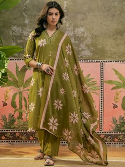 Vastramyaa - Women Green Cotton Blend Printed Kurta With Pant & Dupatta