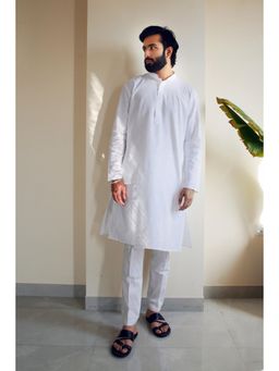 ETHNIC INDIA - Men Solid Mandarin Collar Straight Kurta