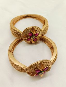 AG'S - Shridha Ruby Antique Kada