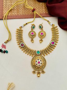Abdesigns - Sophisticated Gold Plated Kundan Kempstone Necklace Set