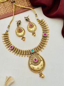 Abdesigns - Sophisticated Gold Plated Kundan Kempstone Necklace Set
