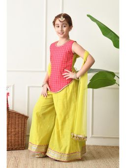 Indi-Loom Couture - Pink Polyester Blend Sleeveless Kurta With Palazzo & Dupatta