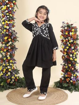 Little Bansi - Black Cotton Three Fourth Sleeves Kurta With Pant