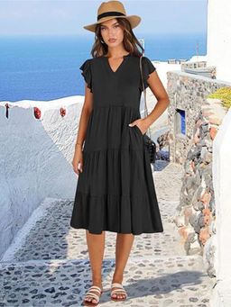 Outzidr - Black Round Neck Tiered With Pockets Midi Dress