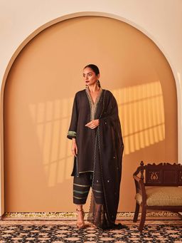 Bo Tree - Black Naaz-E-Jahan Kurta with Pant and Dupatta (Set of 3)