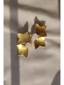 Aarjavee - Gold Petal Studs