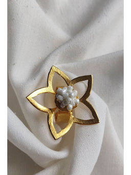Aarjavee - Gold Flower Frame Ring