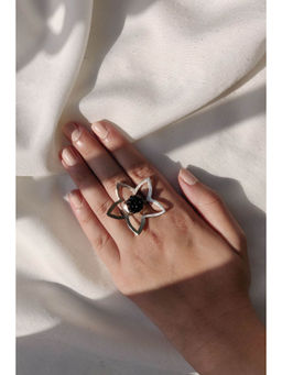 Aarjavee - Black Flower Frame Ring