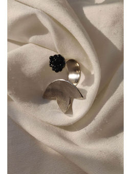 Aarjavee - Silver Petal Ring