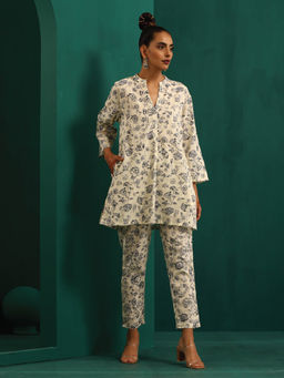 trueBrowns - Off White And Blue Floral Cotton Printed Relaxed Co-Ord (Set of 2)