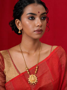 Teejh - Debdeepa Gold Red and Green Necklace (Set of 2)