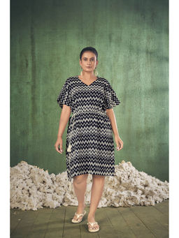 Curvy Lane - Plus Size Zig Zag Pattern Beach Wear Knitted Kaftan Dress (Set of 2)