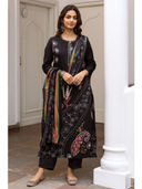 Black color option, Sold out, Currently selected
