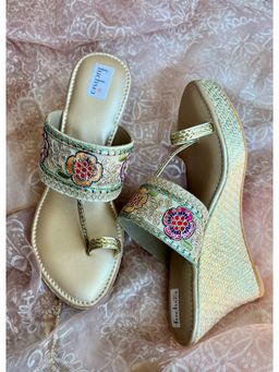 Fuchsia by Aashka Mehta - Floral Elegance Kolhapuri Sandal