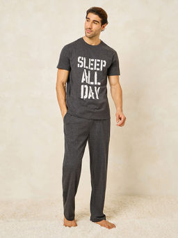 Styli - Men's Slogan Print Crew Neck T-Shirt and Pyjama